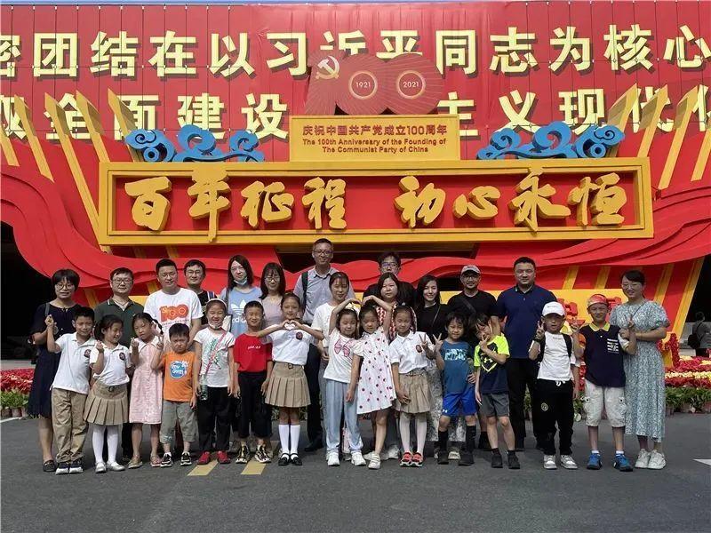 美国经济“无债不欢”，“去美元化”渐成趋势